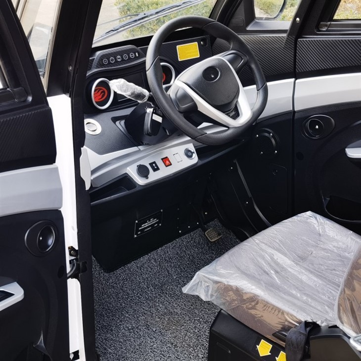 Electric Mini Closed Cabin Scooter For Selling